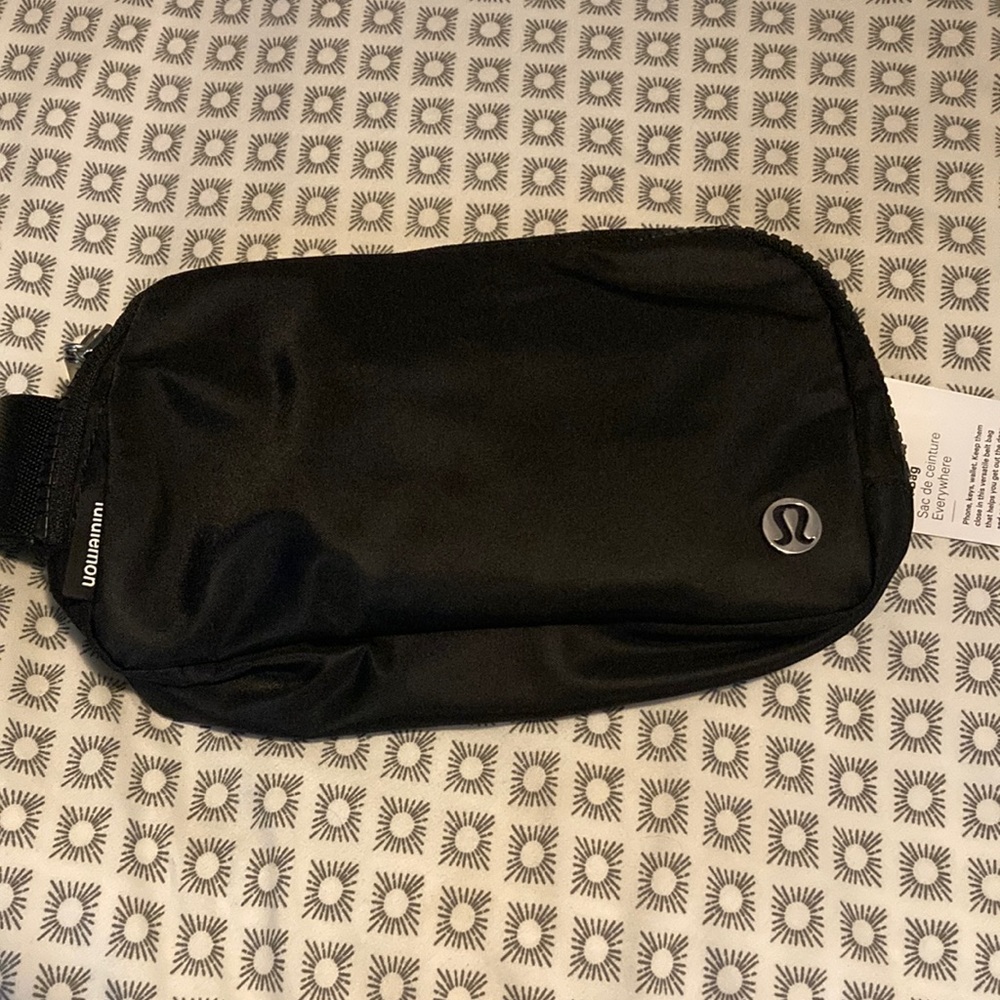 PRICE FIRM lululemon everywhere belt bag